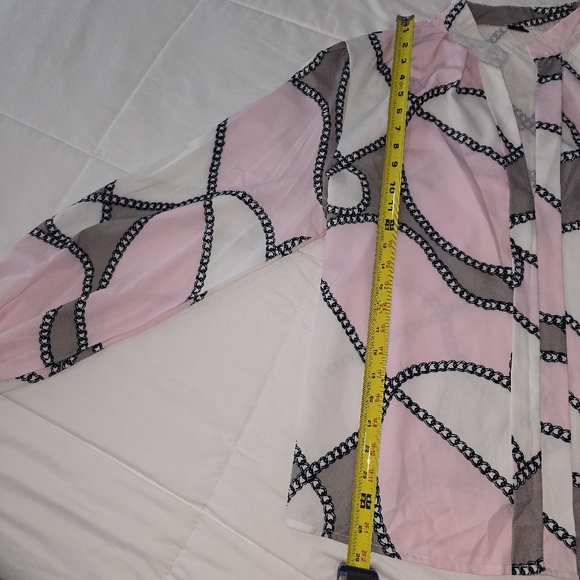 Stylish Pink and White Geometric Women's Top - Picture 3 of 6